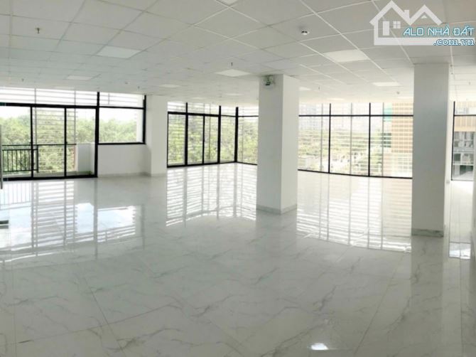 Top 5 văn phòng 200 - 300m2 sàn đẹp, vận hành chuyên nghiệp trên đường Nguyễn Văn Linh - 4