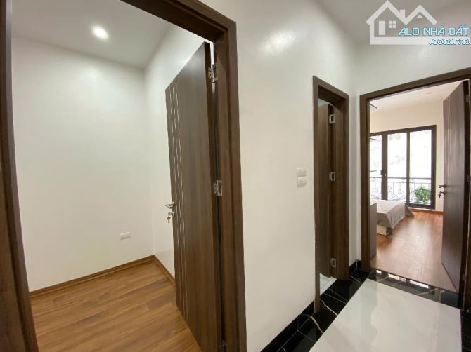 LA THÀNH - LÔ GÓC 3 THOÁNG - NHÀ ĐẸP MỚI XÂY- 5 tầng - 40m2 - 8,95tỷ - 5