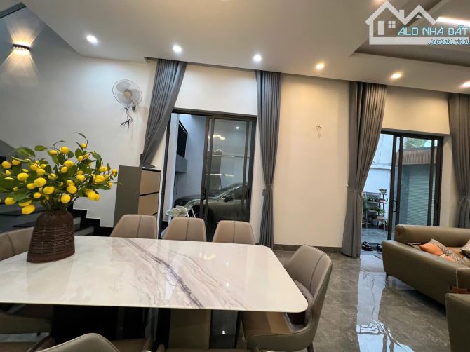 NHÀ ĐẸP FULL NỘI THẤT HẺM PHẠM HỒNG THÁI - DT: 200m2 - H: TÂY - 3,7 TỶ - 5