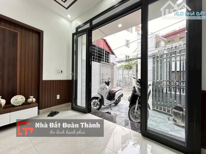 52m2 nhà sân cổng 4 tầng độc lập để lại full nội thất phố Văn Cao - 9