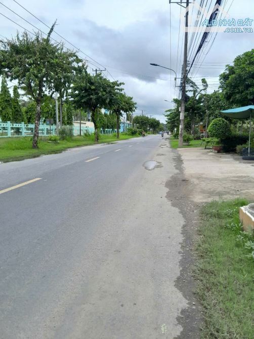Bán đất mặt tiền đường Nguyễn Chí Thanh gần cty dược