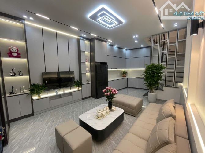 Bán nhà Kim Giang gần phố gần ô tô 32m2 5 tầng lô góc đẹp giá 5.5