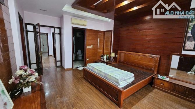 Bán biệt thự Văn Phú 210m2 3 tầng mặt tiền 10m hơn 33 tỷ ôtô tránh vỉa hè kinhdoanh LHCC