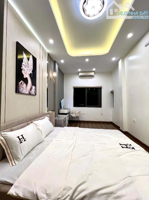 BÁN NHÀ ĐẸP ĐỘI CẤN, FULL NỘI THẤT, mặt tiền 3M, 30M2, NHỈNH 5 TỶ