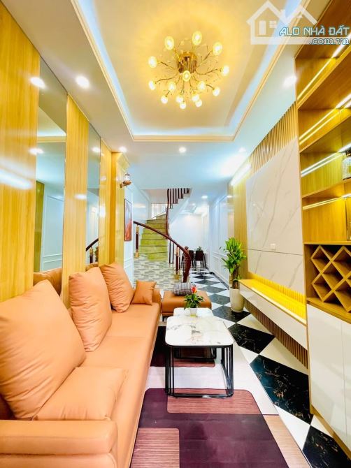 Nhà đẹp ở ngay! 38M2-5 TẦNG- 6 NGỦ-Trương Định- Hoàng Mai -6 tỷ 3- ngõ thông 3 gác tránh