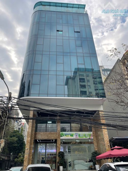 Cho thuê nhà mặt phố Đình Thôn . DT : 80 M * 7 Tầng . MT : 6 M . Thông sàn, Thang máy