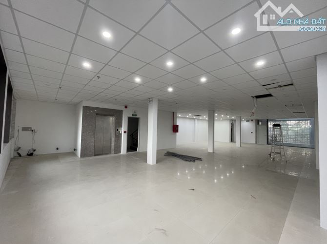 BÁN TÒA NHÀ MẶT TIỀN NGUYỄN VĂN LINH , TP BÀ RỊA ( DT: 250m2) NHÀ 1 TRỆT 4 LẦU, GIÁ 23 TỶ