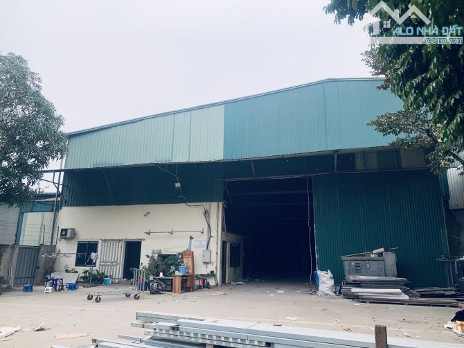 Cho thuê 1300/2000m2 nhà xưởng độc lập gần kcn phú nghĩa