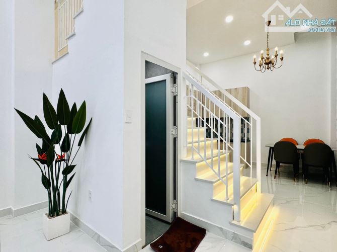 Nhượng lại căn nhà trống ngay Bà Hom, Q6. Giá: 3 Tỷ 090 / 52m2. Hẻm ô tô 6m. Sổ hồng riêng - 1