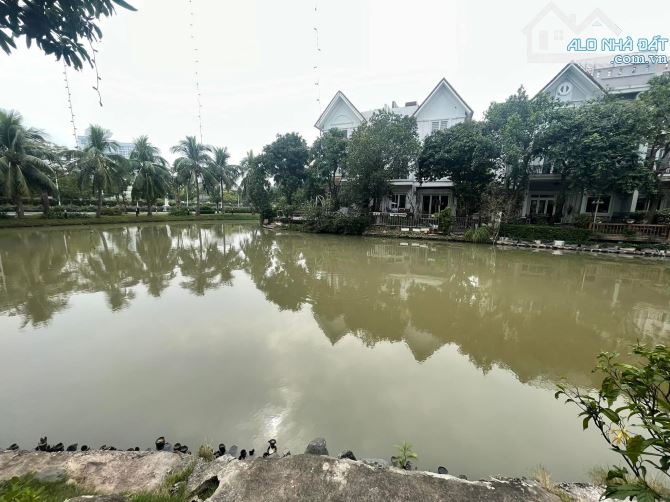 BÁN BIỆT THỰ HOA SỮA VINHOMES, VIEW SÔNG,  BỂ BƠI, 380M2, 4T, MT10M, 135 TỶ - 1