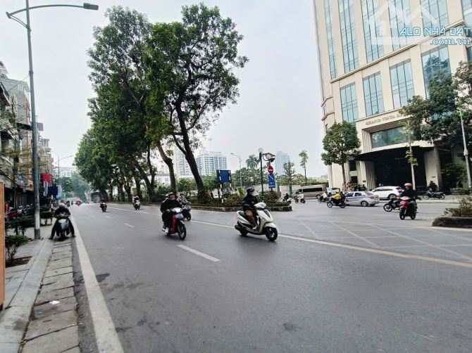 Cho thuê nhà mặt phố Giảng võ 180m2x9T, mặt tiền 10m, thông sàn full mới đẹp - 1