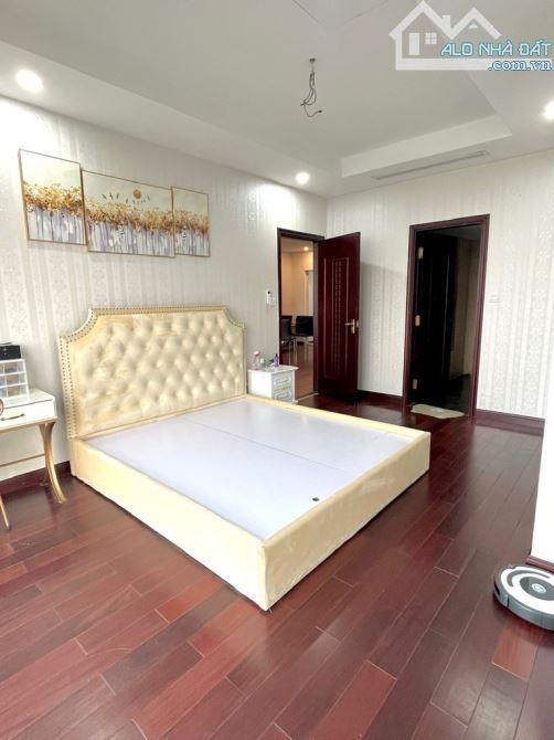 Bán CCCC Royal City, view đẹp, Nt Xịn, 120m2, 3 PN, 2WC, ở ngay, nhỉnh 10 tỷ - 1