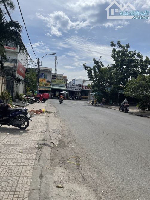 Biệt thự mặt tiền đường Dương Quang Đông ( đường 1011 Phạm Thế Hiển ) Phường 5 Quận 8 - 1
