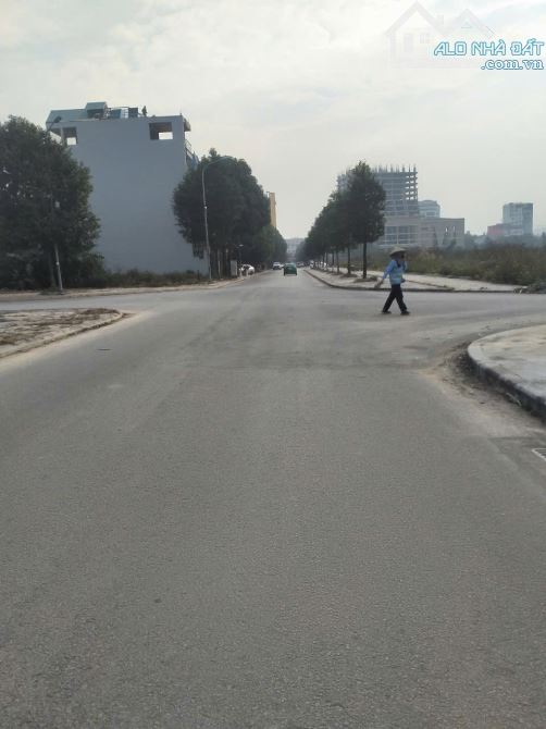 đất đông hương rộng 10m vuông vắn 194m2 đối diện ủy ban - 3