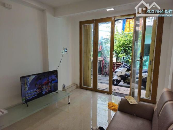 Đường Nguyễn Tri Phương quận 10 hẻm 4m 2 tầng 4,5 tỷ 30m2 - 3