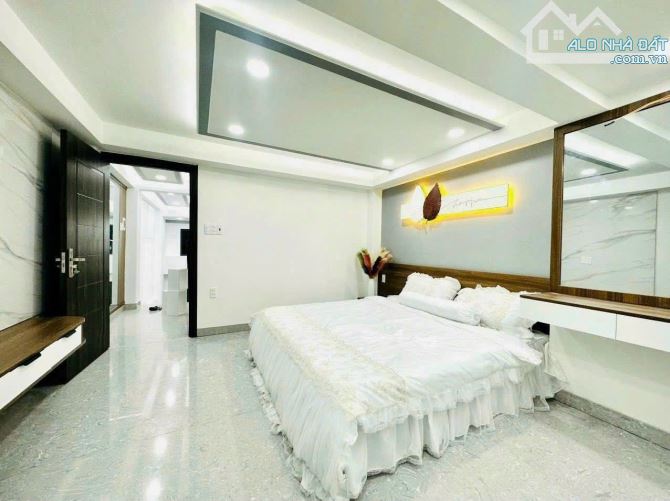 Quận 7 - Đường Nguyễn Văn Quỳ - Nhà 64m2 xây 4 tầng ngang 4m - 3