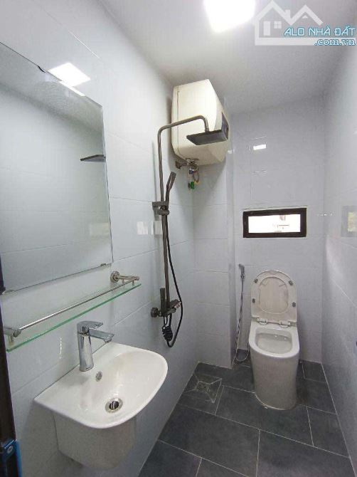 Bán gấp nhà riêng 3PN, 4WC, 5 tầng gần mặt phố Minh Khai, Vĩnh Tuy, Hai Bà Trưng, 4,295 tỷ - 4