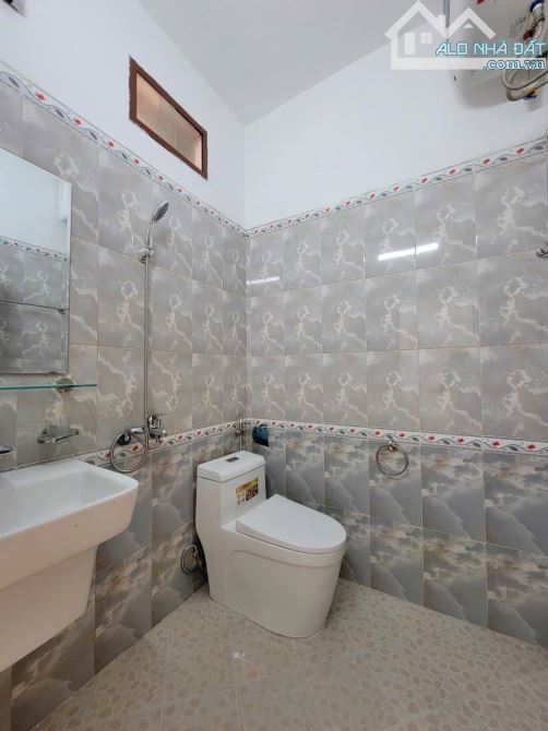 TẬP THỂ BÁCH KINH KINH XÂY 90M2 TẦNG 5 - 3 NGỦ - 2WC - 2 BAN CÔNG - THOÁNG ĐẸP NHƯ CHUNG C - 4