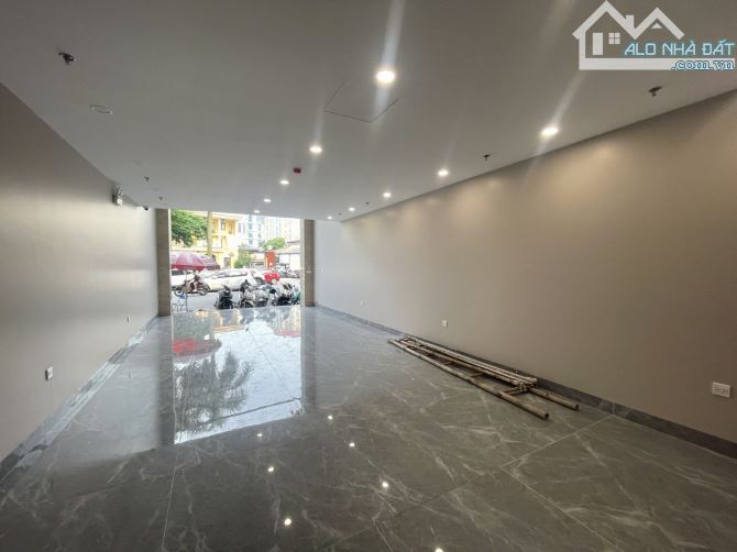 Cho thuê nhà mặt phố Đình Thôn . DT : 80 M * 7 Tầng . MT : 6 M . Thông sàn, Thang máy - 4