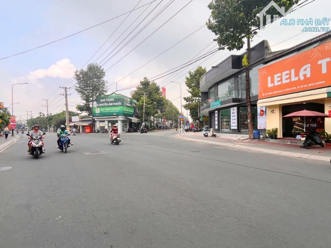 Nhà đẹp ở ngay: 3 tầng, 4 p ngủ, đường 4m thông Trần Hưng Đạo, kề Go Dĩ An, dtxd~200m2 - 5