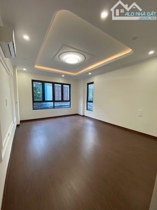 PHÂN LÔ VĂN CAO BA ĐÌNH - GẦN HỒ GẦN PHỐ 2 MẶT NGÕ ÔTÔ ĐỖ CỬA– 52M/3T/ HƠN 10 TỶ - 5