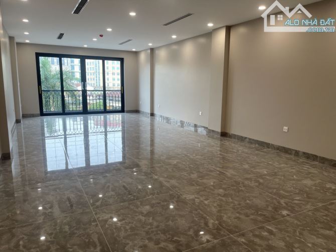 Cho thuê nhà mặt phố Đình Thôn . DT : 80 M * 7 Tầng . MT : 6 M . Thông sàn, Thang máy - 7