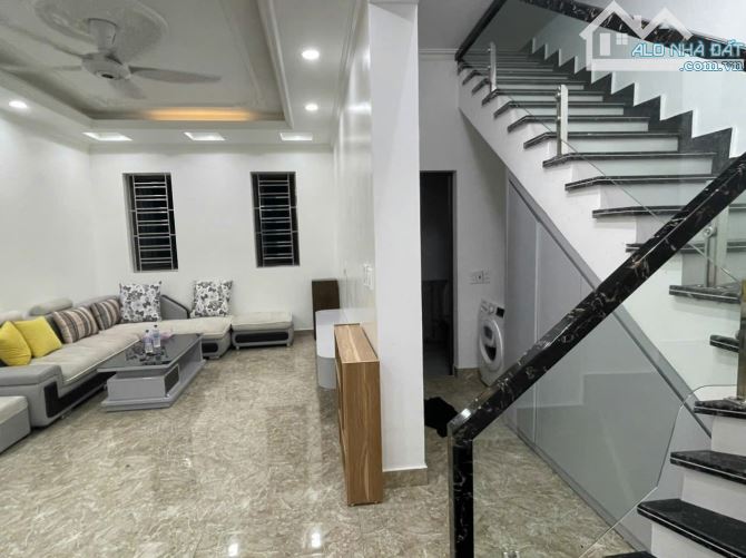 CHO THUÊ NHÀ VĂN CAO, 60M2, 3 TẦNG, 3 NGỦ FULL NỘI THẤT MỚI, 10 TRIỆU