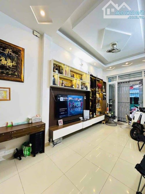 Hẻm ô tô Phú Nhuận, 3 lầu, sổ vuông đẹp, 4 phòng ngủ, 50m2 công nhận