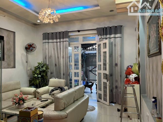 Bán nhà Thủ Đức đường 12 m 150 m2 giá 14 tỷ