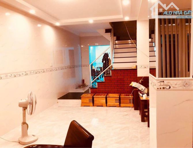 Bán Homestay 4 tầng-8 Phòng Nguyễn Tri Phương cách cầu trường tiền 100m giá chỉ 5.7 Tỷ