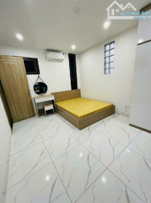 TÒA NHÀ DỊCH VỤ TRỊNH VĂN BÔ 7 TẦNG THANG MÁY 16 PHÒNG KHÉP KÍN FULL NỘI THẤT, Ô TÔ ĐỖ QUA