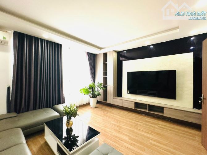 Siêu phẩm  Nhật Tân, Tây Hồ thang máy otôvào nhà  65m², 6 tầng - 12.8 tỷ