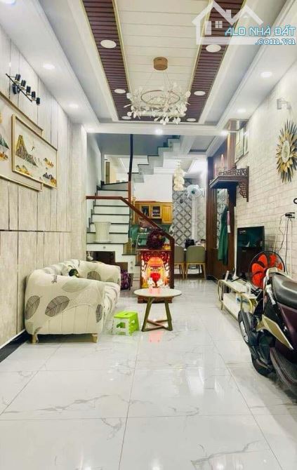Bán nhà 3 tầng,44m2,hẻm 4m,gần trường Việt Úc đường 3/2,Quận 10,cho thuê 250tr/năm,8.1 Tỷ