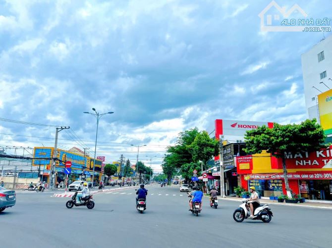 Cần bán nhà 3 tầng mặt tiền Lê Hồng Phong - Phước Long - Nha Trang, giá chỉ 6 tỷ