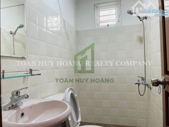 Nhà cho thuê 3 phòng ngủ đường Trưng Nữ Vương - D130 - 12