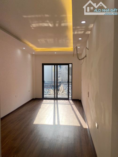 Bán gấp nhà Kim Giang - Nhà đẹp ở ngay  - Kinh doanh sầm uất - 30m2 - 5 tầng - chỉ 6,xx tỷ - 2