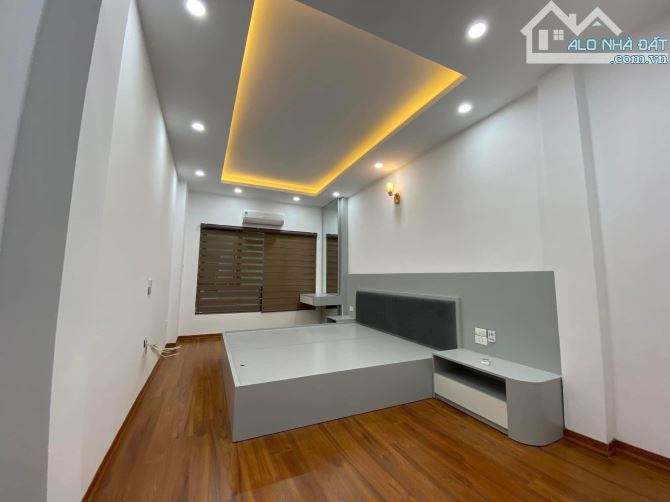 Thanh Xuân 41m2 x 6T - Ô Tô Đỗ Cách Nhà 20M - Phố Khương Đình - MT 3.6M - Gía 8.9 tỷ. - 2