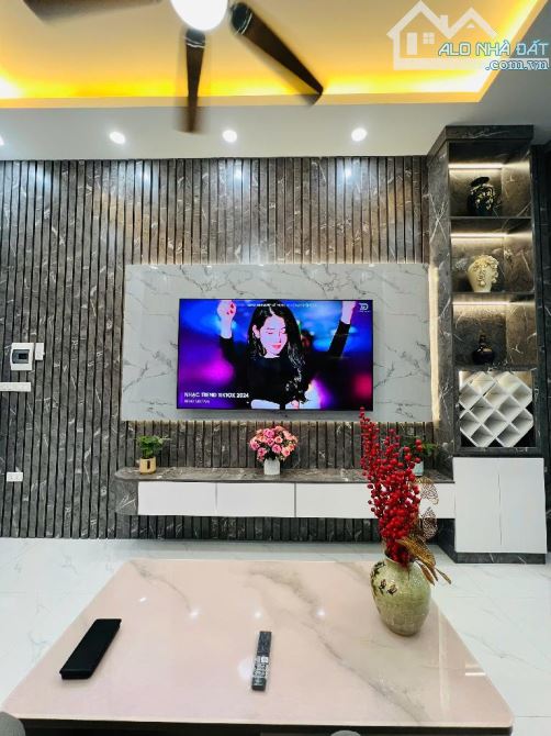NHÀ NGÕ RỘNG NGÁCH NÔNG PHỐ CỰ LỘC QUẬN THANH XUÂN DT HƠN 30M2 - 2