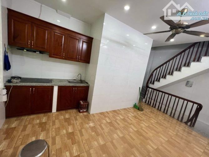 Bán nhà phố Hai Bà Trưng, dt 20m2, kinh doanh đắc địa, giá đầu tư 7 tỷ - 2