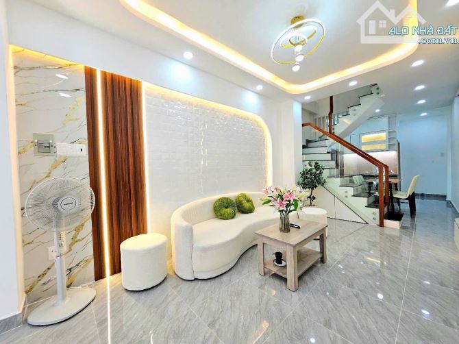 NHÀ MỚI-2TẦNG-37M2 ĐẤT -GẦN CÁC TRƯỜNG ĐẠI HỌC LỚN .THUẬN TIỆN GIAO THÔNG - 2