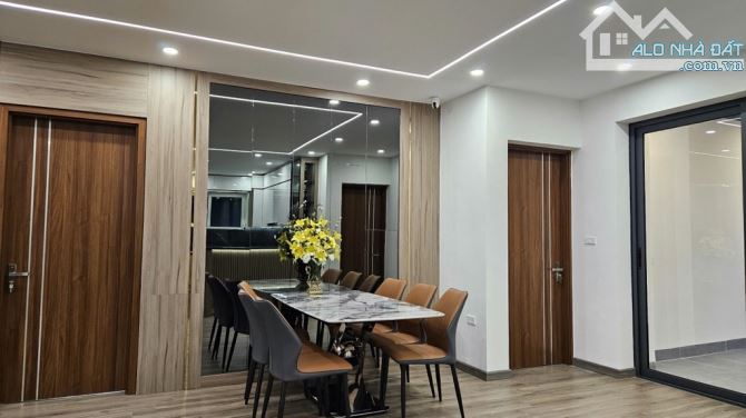 BÁN CĂN HỘ CC CAO CẤP VIP của VIP Toà 25T1 KĐT Đông Nam Trần Duy Hưng - 181m2, Giá 16.1 tỷ - 2