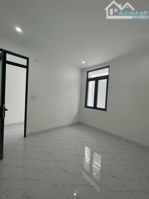 Nhà hẻm 04 Đặng Trần Côn bên hông villa - 3