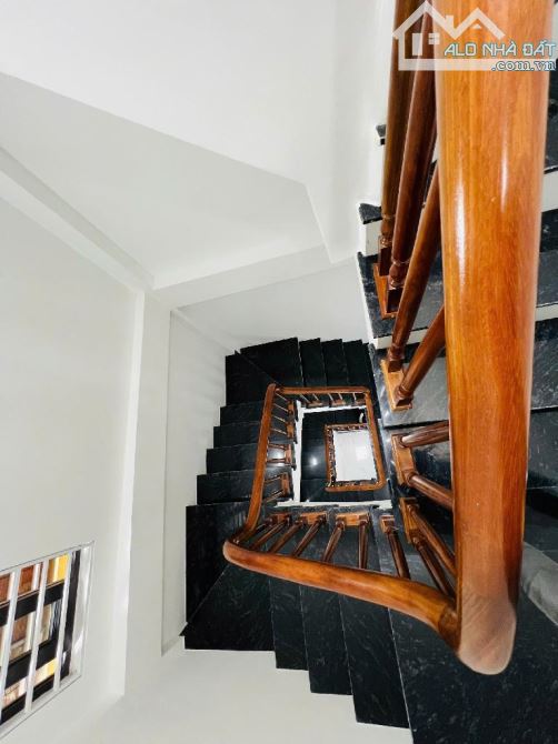NHÀ NGÕ RỘNG NGÁCH NÔNG PHỐ CỰ LỘC QUẬN THANH XUÂN DT HƠN 30M2 - 3