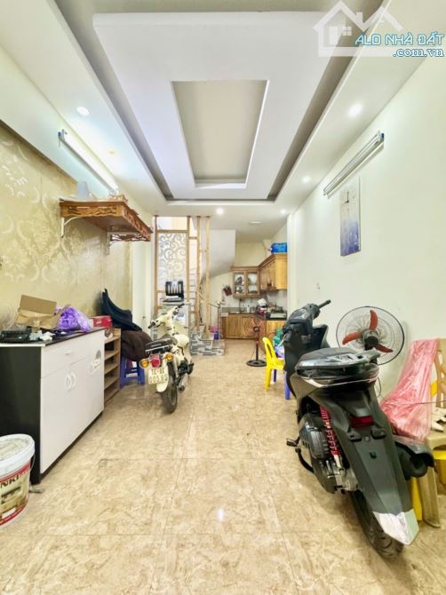 Hiếm- bán nhà Lĩnh Nam Hoàng Mai, 33m2 5tầng, ôtô sát nhà, 20m ôtô tránh, chỉ 4.9 tỉ - 3