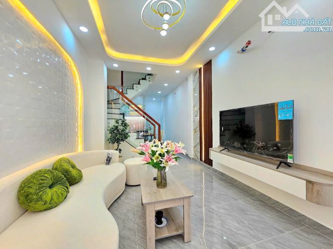 NHÀ MỚI-2TẦNG-37M2 ĐẤT -GẦN CÁC TRƯỜNG ĐẠI HỌC LỚN .THUẬN TIỆN GIAO THÔNG - 3