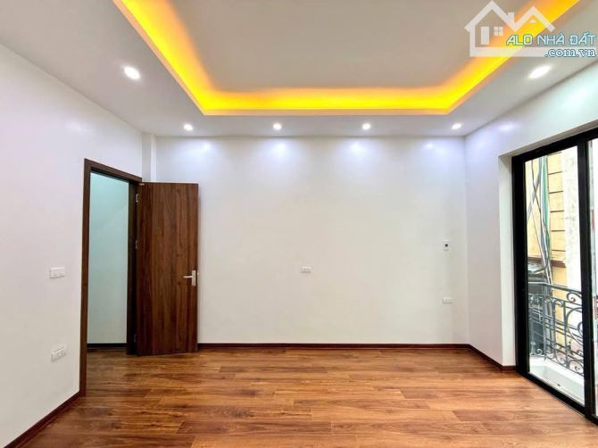 Bán nhà mới đón tết 52m2 MT 4m ôtô đỗ cửa kinh doanh tốt ngõ 1160 đường Láng - 3