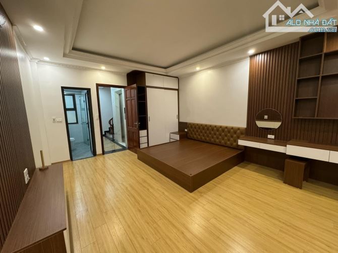 Bán nhà siêu đẹp Nguyễn Sơn Long Biên ô tô đỗ của 38m2, 5 tầng giá 6 tỷ 630 có TL - 3