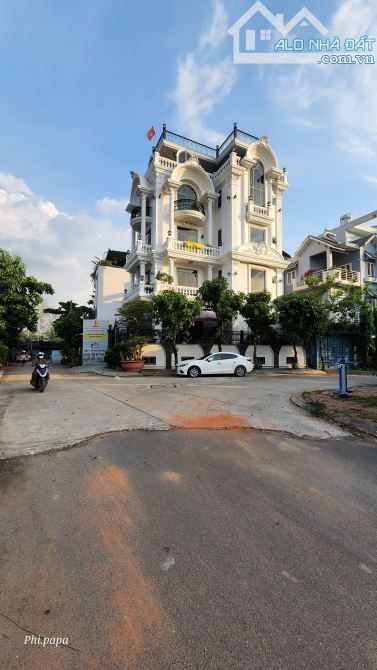 Bán Biệt Thự Căn Góc View Sông Tân Phong, Quận 7, DT6.1m Nở Hậu 9.9m x 13.5m, 35 ty - 4