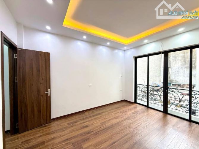 Bán nhà mới đón tết 52m2 MT 4m ôtô đỗ cửa kinh doanh tốt ngõ 1160 đường Láng - 4