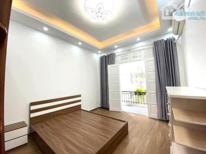 CHỈ HƠN 12 Tỷ MẶT NGÕ PHỐ TRUNG KÍNH CÁCH PHỐ CHỈ 40M - NHÀ DÂN XÂY CHẮC CHẮN 2 MẶT THOÁNG - 4